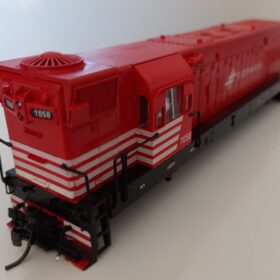 Carcaça Locomotiva EMD Fepasa G12 fase 2 vermelha Numero7058 escala Ho
