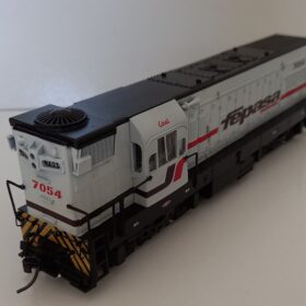 Locomotiva EMD Fepasa G12 fase 3 Cinza Numero 7054 escala Ho